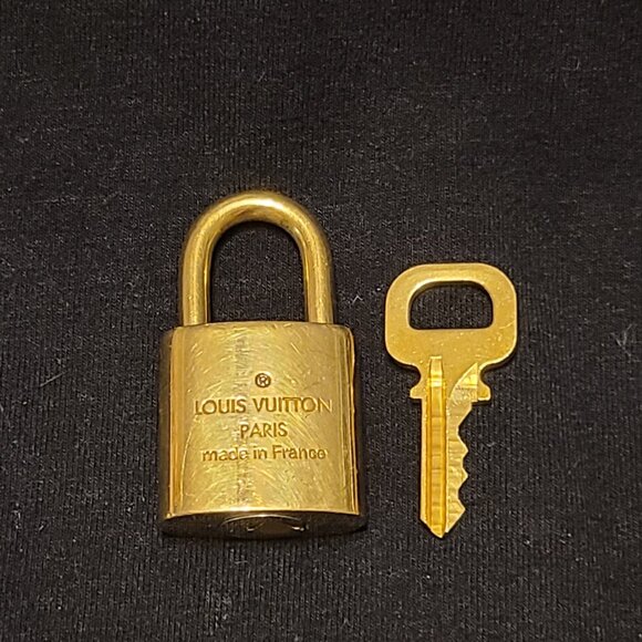 LV Lock & Key set #345 - Picture 7 of 8